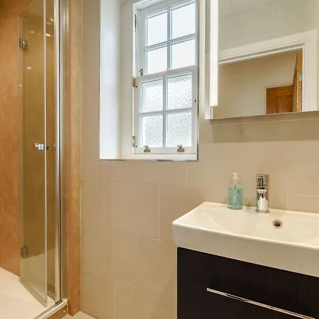 Dom wakacyjny 1 Bed In 91336 *